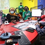 Gubernur Jawa Timur, Khofifah Indar Parawansa, saat memperingati Hari Radio Nasional.