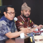 Wali Kota Batu, Nurochman saat memberikan saat memimpin rapat persiapan libur lebaran, didampingi Wakil Wali Kota Batu, Heli Suyanto.