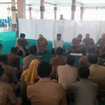 Bupati Rio dan Wakil Bupati Ulfiyah duduk lesehan bersama 45 orang Plt