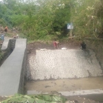 Salah satu proyek irigasi di Kecamatan Gempol yang terus dikebut.