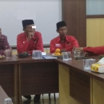 Ketua DPC PDIP Saim dan Ketua PDM Lamongan, KH. Shodikin dalam pertemuan
