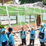 Kondisi atap galvalum yang ambruk, pada Kamis (7/9) malam.