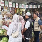 Bapanas RI didampingi Satgas Pangan Polres Pasuruan meninjau Pasar Bangil.