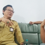 dr. Sugeng Mulyadi ketika diwawancarai para wartawan usai hearing BPJS. foto: YUDI EP/ BANGSAONLINE