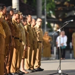 Wakil Wali Kota Kediri saat memimpin apel. Foto: Ist