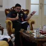 Bupati Kediri, Hanindito Himawan Pramana, saat memimpin rapat dengan ASN di lingkungan Pemerintah Kabupaten Kediri. Foto: Ist