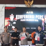 Konferensi pers terkait kasus curas di Mapolres Mojokerto Kota.