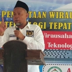 H. Syafiuddin saat memberikan sambutan di Pelatihan dan Pembekalan Wirausaha Muda Melalui Teknologi Tepat Guna di Desa Soket Kecamatan Tragah Bangkalan.