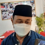 Ketua DPD Partai Nasdem Kabupaten Kediri, Lutfi Mahmudiono, saat memberi keterangan kepada wartawan. foto: MUJI HARJITA/ BANGSAONLINE
