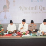 Bupati Lamongan, Yuhronur Efendi, saat Khotmil Quran di Pendopo Lokatantra.