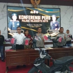 Konferensi pers terkait kasus pembunuhan di Mapolres Mojokerto Kota.