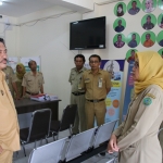 Wakil Bupati Sidoarjo Nur Ahmad Syaifuddin saat sidak di Kantor Kecamatan Wonoayu.