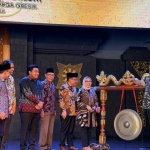 Ketua DPRD Gresik saat menghadiri Festival Budaya Gresik di Anjungan TMII Jatim, Jakarta. Foto: Ist