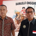 Ketua Bakorsi Amin Bangkalan, Rusliyadi didampingi kuasa hukumnya, Muhammad Dangken.