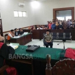 Bupati Blitar Rijanto saat menhadiri sidang lanjutan kasus pelanggaran Undang-Undang ITE di Pengadilan Negeri Blitar, Senin (18/3/2019).
