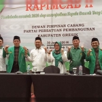 Pasangan Gus Yani-Bu Min saat menghadiri Rapimcab II PPP Gresik, 30 Juni lalu. foto: SYUHUD/ BANGSAONLINE