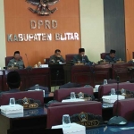 Sidang paripurna DPRD Kabupaten Blitar. foto: AKINA/ BANGSAONLINE