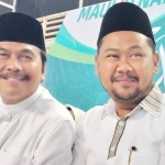 Qosim (kiri) dan Gus Yani dalam suatu acara. foto: SYUHUD/ BANGSAONLINE