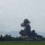 Kepulan asap di Lanud Adisutjipto, Yogyakarta, tempat jatuhnya pesawat TNI AU, 20 Desember 2015. foto: path/tempo.co