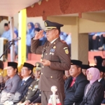 Kepala Kejaksaan Negeri (Kajari) Kab. Kediri Mohamad Rohmadi, S.H., M.H. saat menjadi Inspektur Upacara Hari Pahlawan.