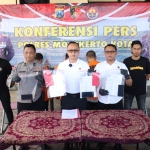 Konferensi pers Polres Mojokerto Kota dalam pengungkapan kasus penggelapan mobil rental