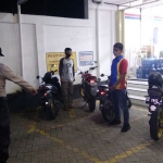 Halaman parkir minimarket di Jl. Raya Ngawi - Maospati yang menjadi lokasi hilangnya motor.