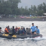 Tim selam dari Koarmada II, berama Tim SAR gabungan melakukan Operasi pencarian dan penyelamatan (SAR) KMP Tunu Pratama Jaya, di Selat Bali, Senin (7/7/2025)