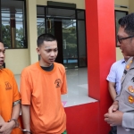 Kapolres Bangkalan, AKBP Febri Ismanjaya saat konferensi pers bersama dua pelaku di Mapolres Bangkalan