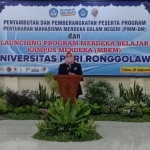Rektor Unirow Tuban, Prof. Dr. Dra. Supiana Dian Nurtjahyani, M.Kes. saat memberikan sambutan dalam  launching Program Merdeka Belajar Kampus Merdeka (MBKM).