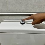 Simak cara menggunakan toilet di Bandara Madinah. Foto: MCH 2026.