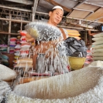 Salah satu pedagang beras di Mojokerto.