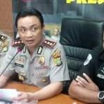 Wakapolres Jakarta Selatan Ajun Komisaris Polisi Surawan memberikan keterangan persnya terkait pengungkapan kasus penjualan bayi wilayahnya, Jakarta (31/3).