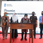 Wali Kota Risma meresmikan Laboratorium Kesehatan Daerah Surabaya di Jalan Gayungsari No. 124 Surabaya, Selasa (15/9/2020). (foto: ist).