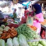 Harga komoditas sayuran di Bojonegoro stabil. Sebab, pasokan dari daerah cukup lancar. Foto: EKY NURHADI/ BANGSAONLINE