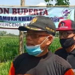 Wakil Bupati Kediri Drs. Masykuri, M.M., saat meninjau lokasi bumi perkemahan di Desa Krenceng Kecamatan Kepung, Kabupaten Kediri. (foto: ist.)