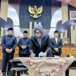 Penandatanganan nota persetujuan bersama antara kepala daerah dan pimpinan DPRD Kabupaten Pasuruan