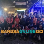 Para peserta saat berada di pos pendakian Gunung Lawu. Foto: Hendro Suhartono/BANGSAONLINE