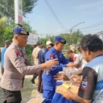 Program jumat berkah yang digelar Satpolairud Polres Lamongan