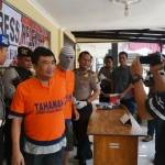 Mantan anggota DPRD Ponorogo diamankan polisi karena asyik nyabu di rumahnya bersama salah seorang rekan.