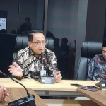 Sekdaprov Jatim, Adhy Karyono, saat memberi paparan.