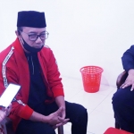 Plt. Ketua DPC PDI Perjuangan Kabupaten Kediri, Ir. H. Budi Sulistyono saat memberi keterangan kepada wartawan. foto: MUJI HARJITA/ BANGSAONLINE