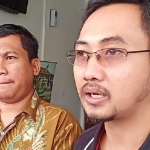 Kasi Intel R Bayu Probo Sutopo (kanan) bersama Kasi Pidsus Dymas Adji Wibowo. foto: SYUHUD/ BANGSAONLINE