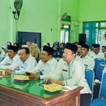 Para peserta saat mengikuti rapat internal persiapan MTQ Jatim.