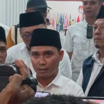 Gus Barra didampingi Mas Rizal, Suwandi Firdaus, dan Aba Soleh saat memberikan keterangan pers usai ditetapkan.