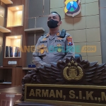 Kapolres Sampang, AKBP Arman, saat ditemui di tempat kerjanya. Foto: MUTAMMIM/BANGSAONLINE