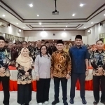 Foto bersama Kepala Disdikbud, Siti Romlah bersama pihak terkait setelah giat bimtek yang digelar  di aula Disdikbud, Jumat (24/1/2025). Foto: Ist.