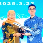 Gubernur Jawa Timur Khofifah Indar Parawansa  saat menghadiri peluncuran direct flight China Southern Airlines rute Guanzhou-Surabaya di Ballroom Hotel JW Marriott Surabaya, Sabtu (22/3/2025). Foto: bangsaonline