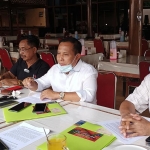 Dari kiri ke kanan, Anggota Komisi I DPRD Kabupaten Kediri Saifuddin, Ketua Fraksi PDIP Wasis, Ketua DPC PDIP Kabupaten Kediri Murdi Hantoro, dan Anggota Komisi II Sulkani. foto: MUJI HARJITA/ BANGSAONLINE