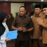 Wali Kota Pasuruan, Adi Wibowo saat penyerahan SK PPPK tahap II formasi 2024