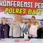 Konferensi pers terkait kasus pemerasan di Mapolres Batu.